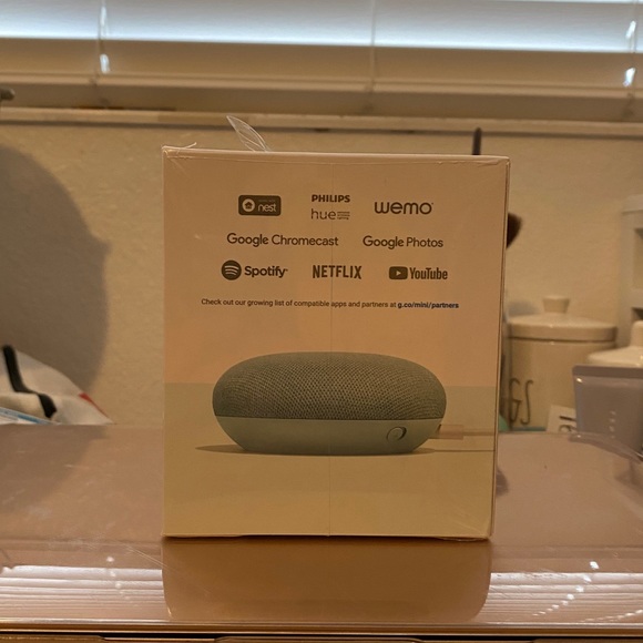 Google Home - Mini - Picture 2 of 4
